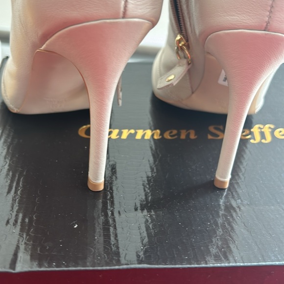 Boots - Picture 3 of 5